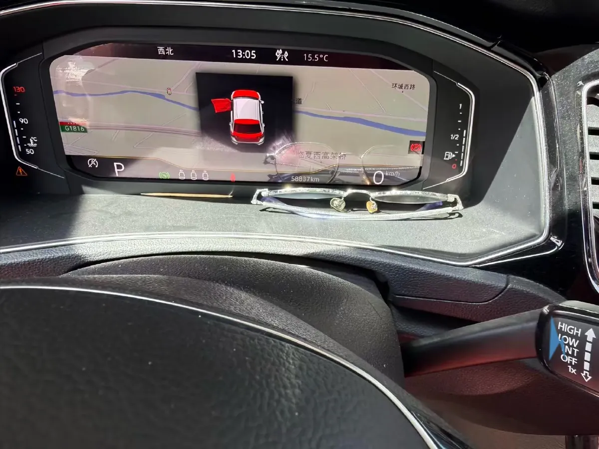 2022 Volkswagen T-Roc 1.4T 150HP L4 7DCT,autocango,china used car exporter,china ev exporter,chinese used car exporter,chinese used ev exporter