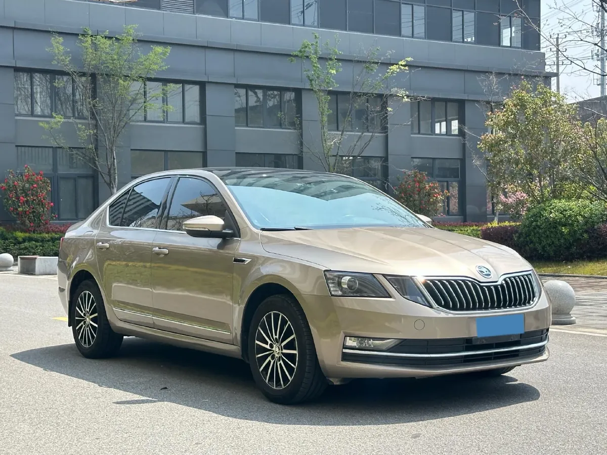 2018 Skoda Octavia 1.6L 110HP L4 6AT,autocango,china used car exporter,china ev exporter,chinese used car exporter,chinese used ev exporter