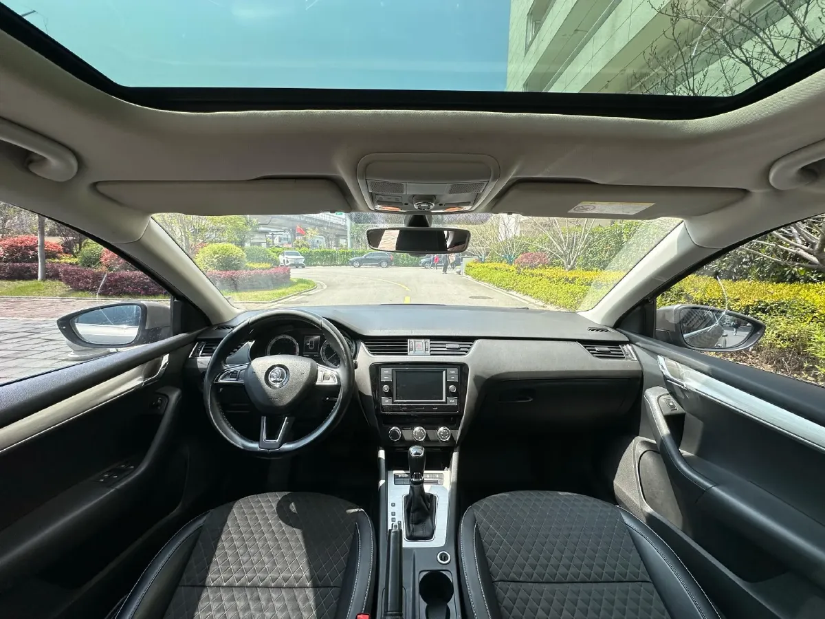 2018 Skoda Octavia 1.6L 110HP L4 6AT,autocango,china used car exporter,china ev exporter,chinese used car exporter,chinese used ev exporter