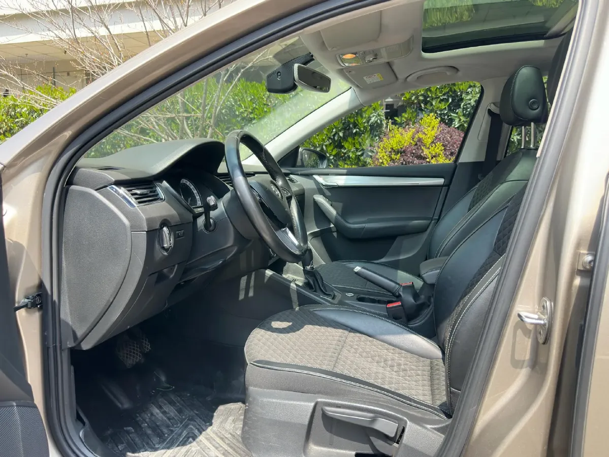 2018 Skoda Octavia 1.6L 110HP L4 6AT,autocango,china used car exporter,china ev exporter,chinese used car exporter,chinese used ev exporter