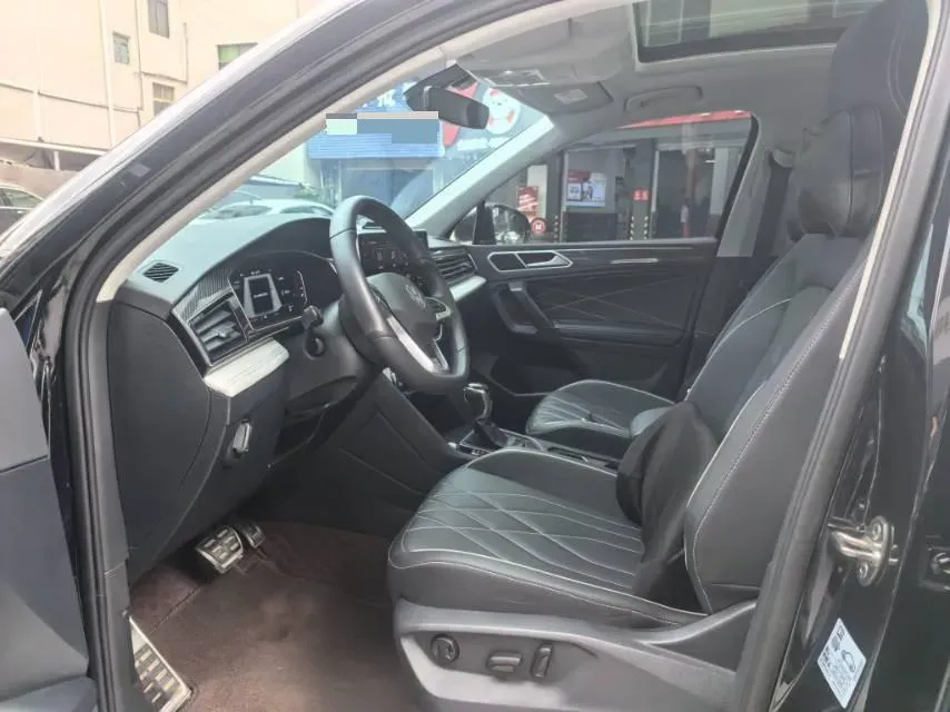 2025 Volkswagen Tiguan L 2.0T 186HP L4 7DCT,autocango,china used car exporter,china ev exporter,chinese used car exporter,chinese used ev exporter