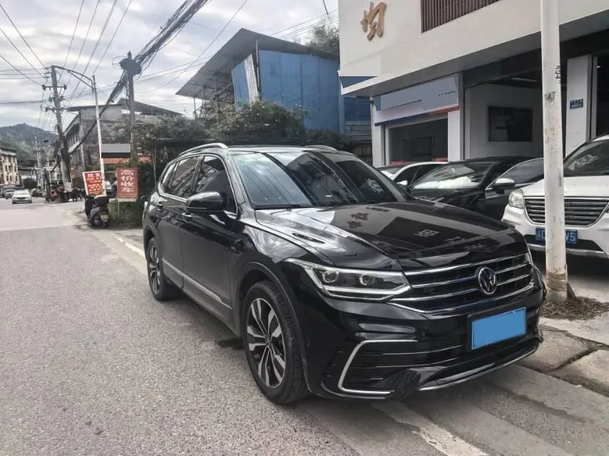 2025 Volkswagen Tiguan L 2.0T 186HP L4 7DCT,autocango,china used car exporter,china ev exporter,chinese used car exporter,chinese used ev exporter