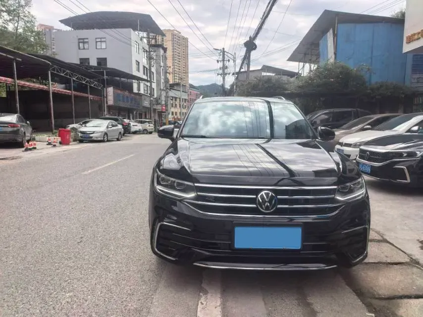 2025 Volkswagen Tiguan L 2.0T 186HP L4 7DCT,autocango,china used car exporter,china ev exporter,chinese used car exporter,chinese used ev exporter