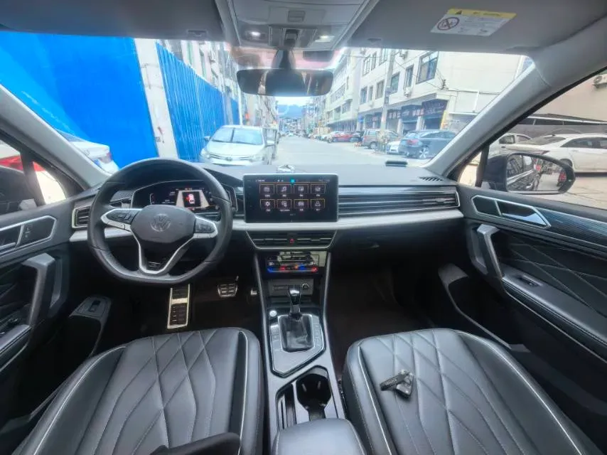 2025 Volkswagen Tiguan L 2.0T 186HP L4 7DCT,autocango,china used car exporter,china ev exporter,chinese used car exporter,chinese used ev exporter