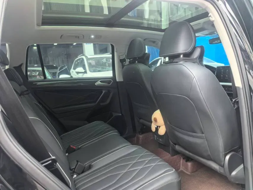 2025 Volkswagen Tiguan L 2.0T 186HP L4 7DCT,autocango,china used car exporter,china ev exporter,chinese used car exporter,chinese used ev exporter
