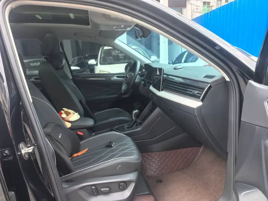 2025 Volkswagen Tiguan L 2.0T 186HP L4 7DCT,autocango,china used car exporter,china ev exporter,chinese used car exporter,chinese used ev exporter