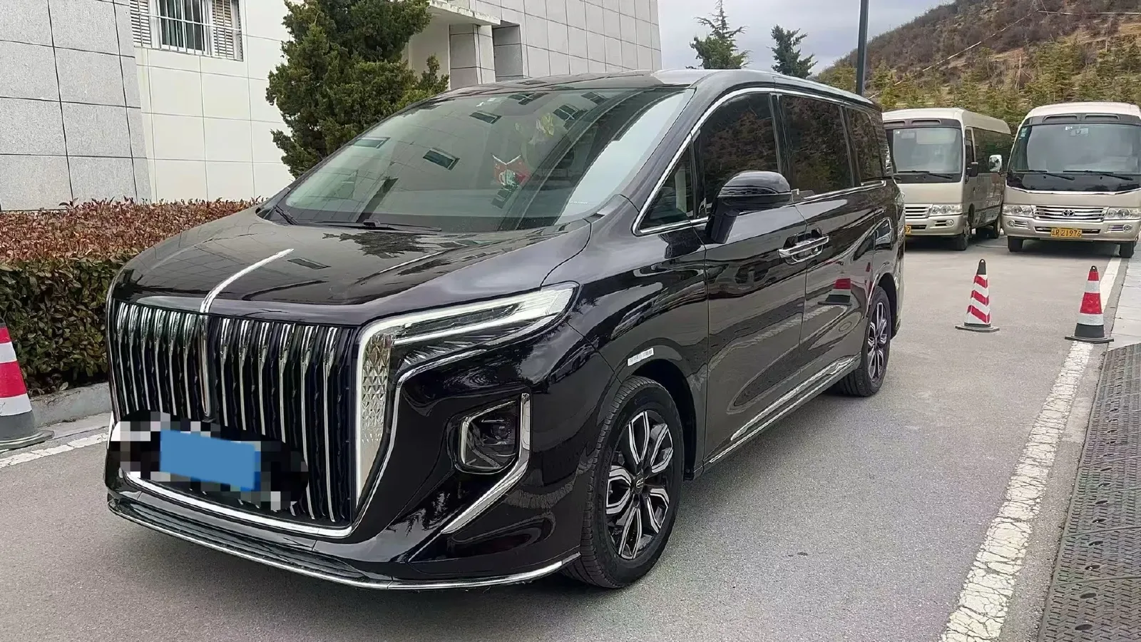 2023 HongQi HQ9 2.0T 252HP L4 8AT,autocango,china used car exporter,china ev exporter,chinese used car exporter,chinese used ev exporter