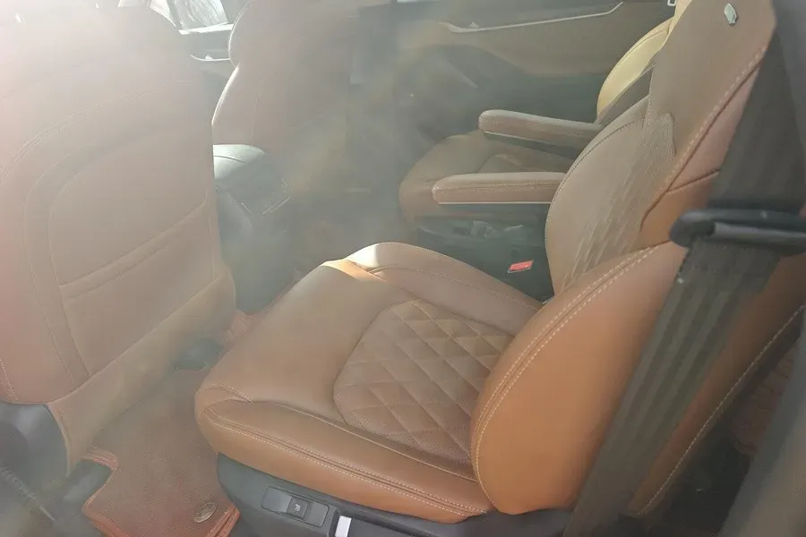 2020 MAXUS D90 Pro 2.0T 218HP L4 8AT,autocango,china used car exporter,china ev exporter,chinese used car exporter,chinese used ev exporter