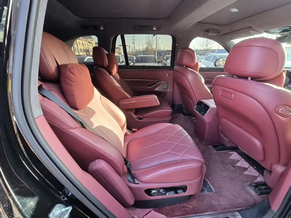 2025 AITO AITO M8 REEV 160HP REEV 53.4KWH,autocango,china used car exporter,china ev exporter,chinese used car exporter,chinese used ev exporter