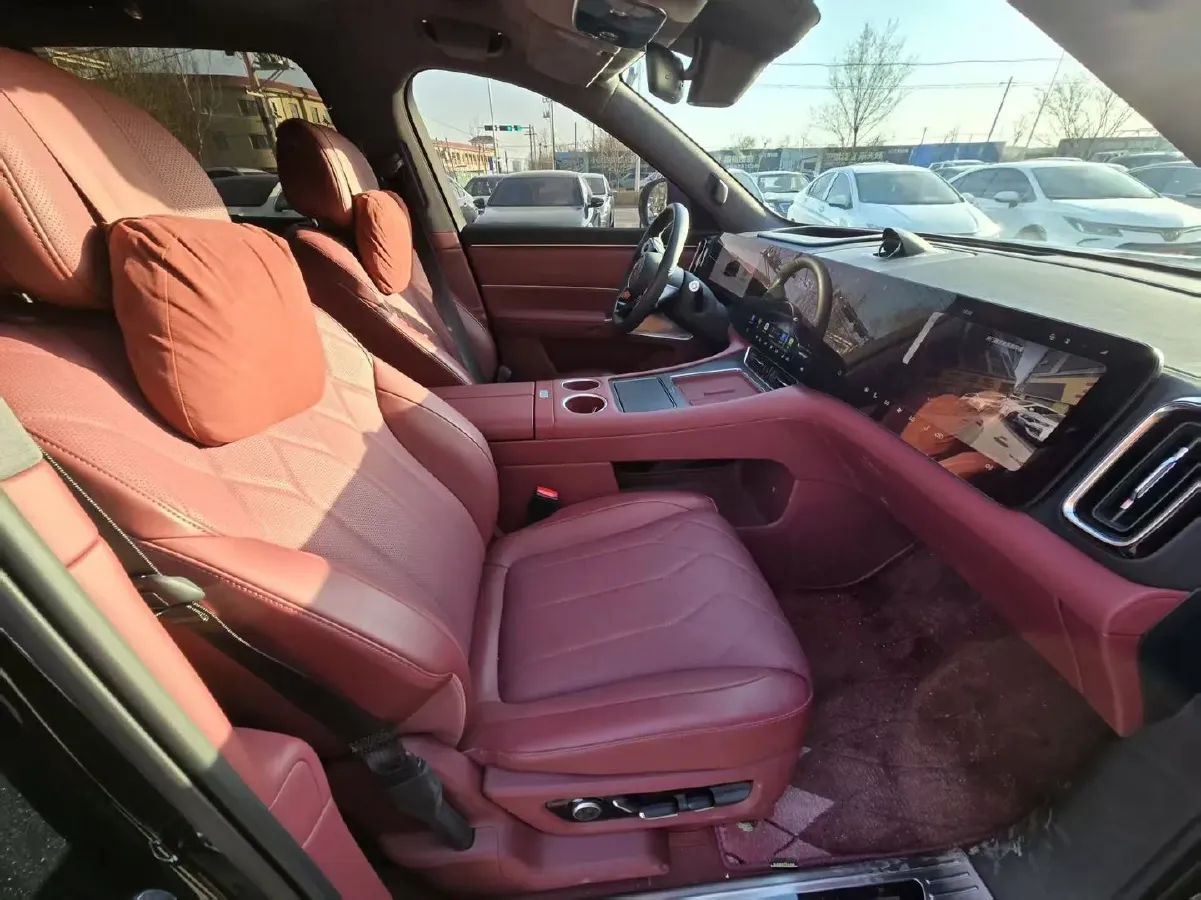 2025 AITO AITO M8 REEV 160HP REEV 53.4KWH,autocango,china used car exporter,china ev exporter,chinese used car exporter,chinese used ev exporter