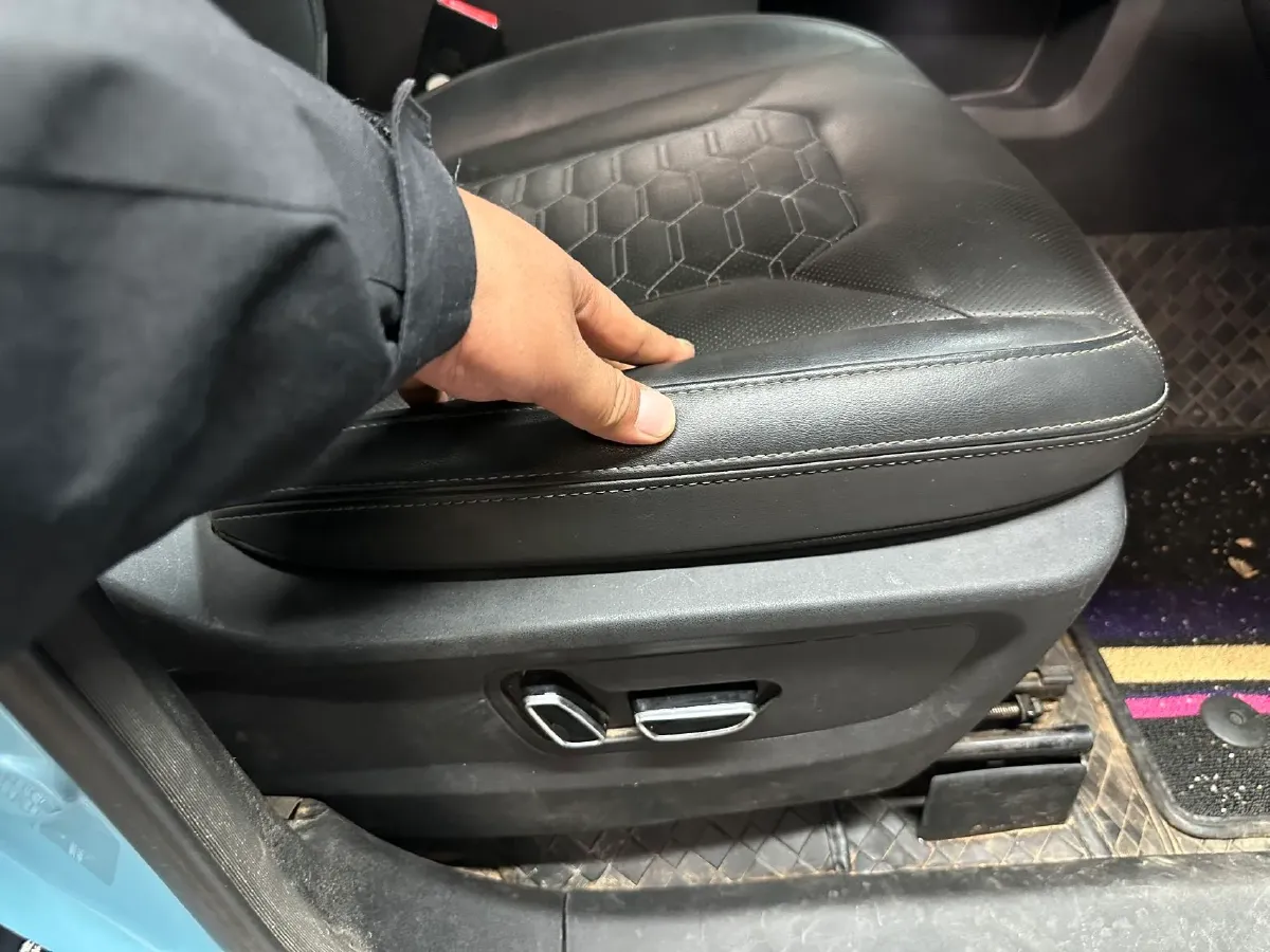 2025 212 212 T01 2.0T 252HP L4 8AT,autocango,china used car exporter,china ev exporter,chinese used car exporter,chinese used ev exporter