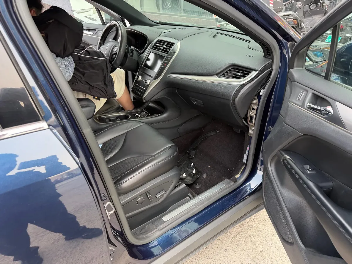 2017 Lincoln MKC 2.0T 203HP L4 6AT,autocango,china used car exporter,china ev exporter,chinese used car exporter,chinese used ev exporter