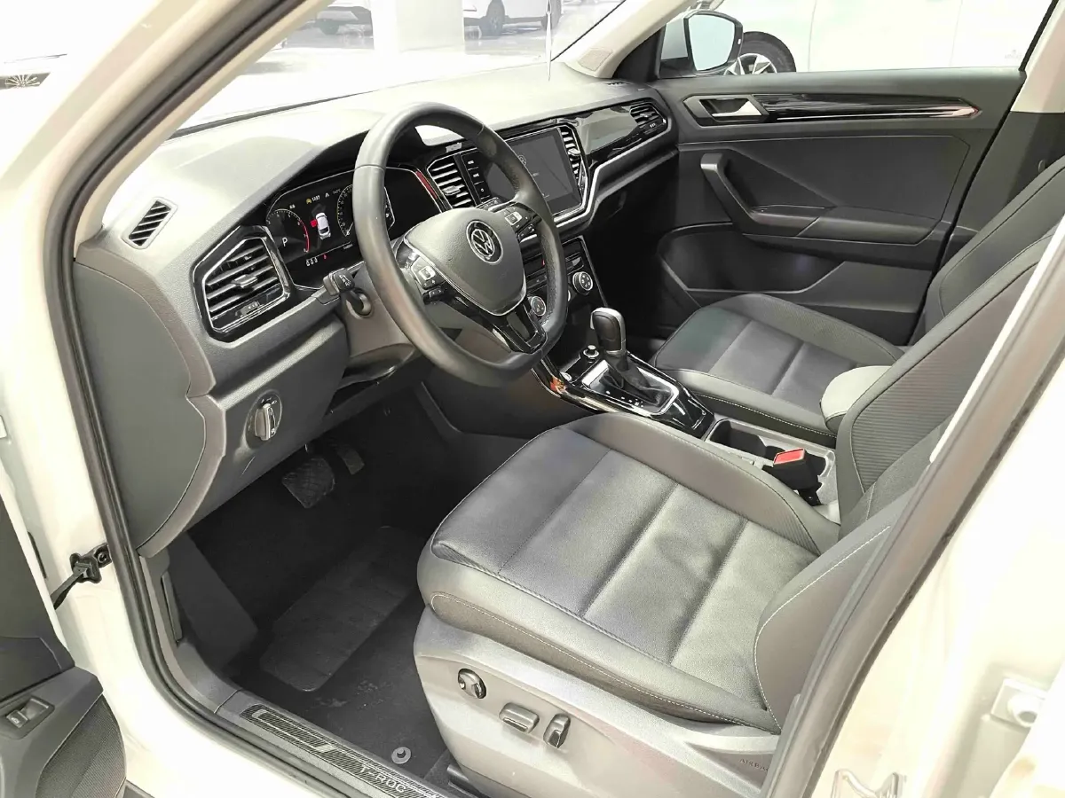 2022 Volkswagen T-Roc 1.4T 150HP L4 7DCT,autocango,china used car exporter,china ev exporter,chinese used car exporter,chinese used ev exporter