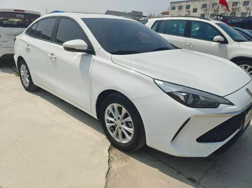 2023 Roewe i5 1.5L 129HP L4 5MT,autocango,china used car exporter,china ev exporter,chinese used car exporter,chinese used ev exporter
