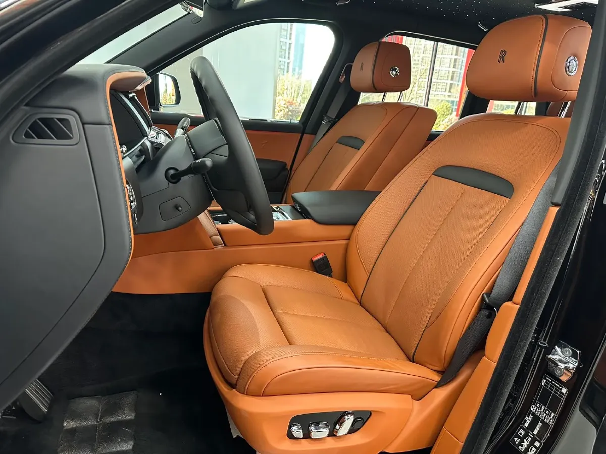 2018 Rolls-Royce Cullinan 6.7T 571HP V12 8AT,autocango,china used car exporter,china ev exporter,chinese used car exporter,chinese used ev exporter