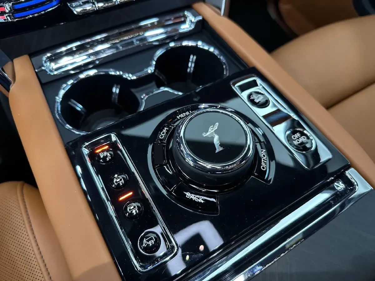 2018 Rolls-Royce Cullinan 6.7T 571HP V12 8AT,autocango,china used car exporter,china ev exporter,chinese used car exporter,chinese used ev exporter