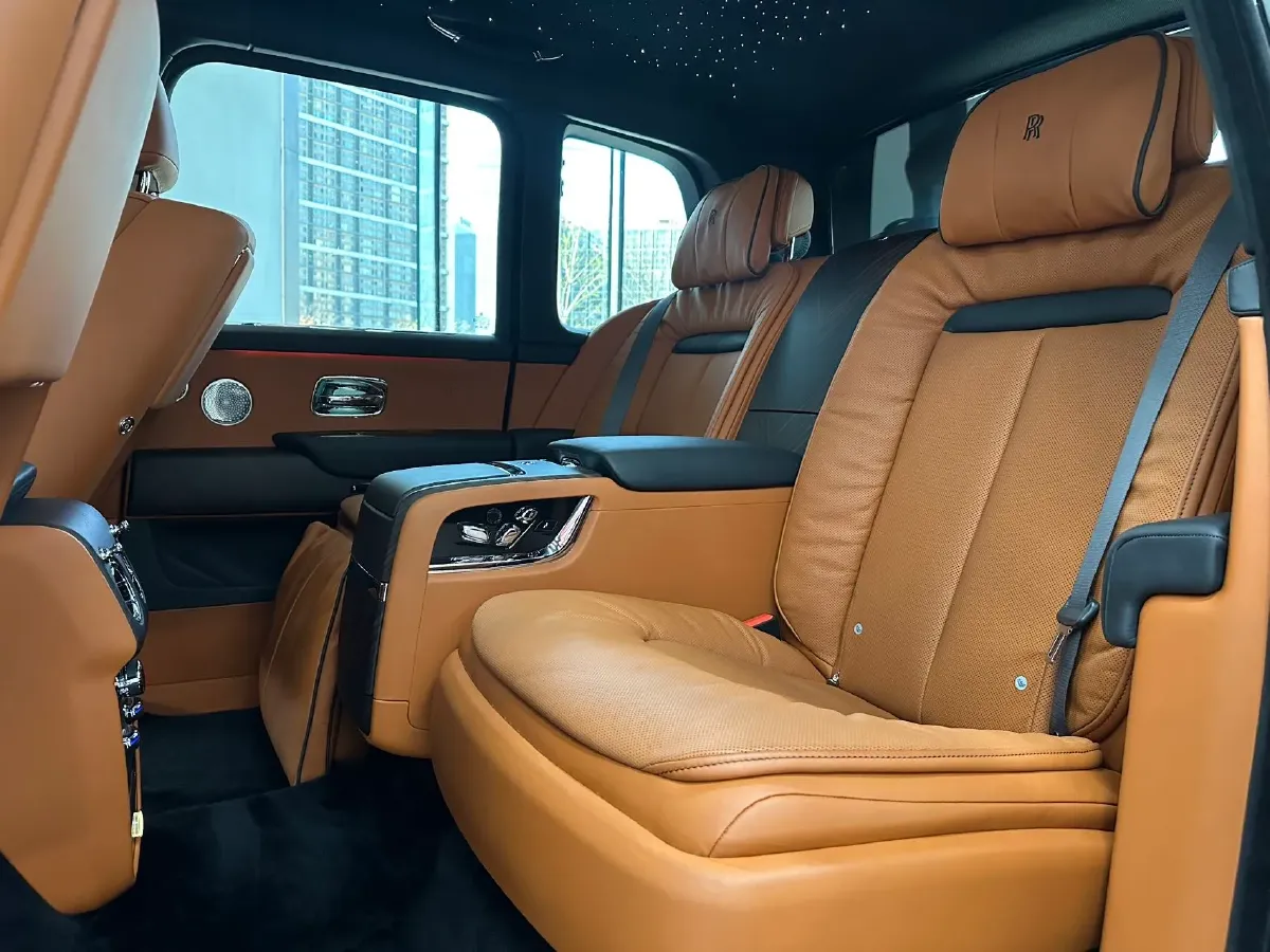 2018 Rolls-Royce Cullinan 6.7T 571HP V12 8AT,autocango,china used car exporter,china ev exporter,chinese used car exporter,chinese used ev exporter