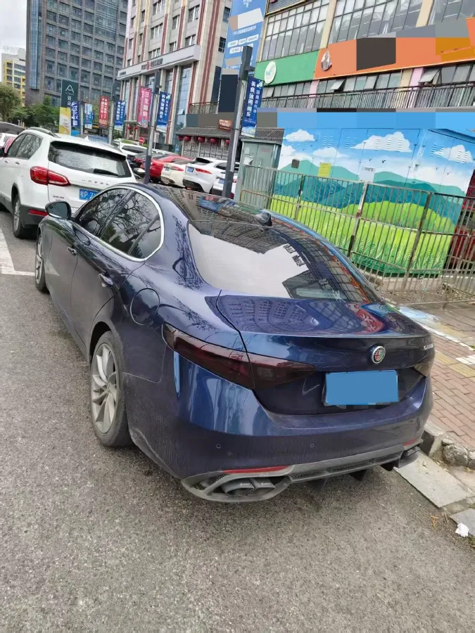 2018 Alfa Romeo Giulia 2.0T 200HP L4 8AT,autocango,china used car exporter,china ev exporter,chinese used car exporter,chinese used ev exporter
