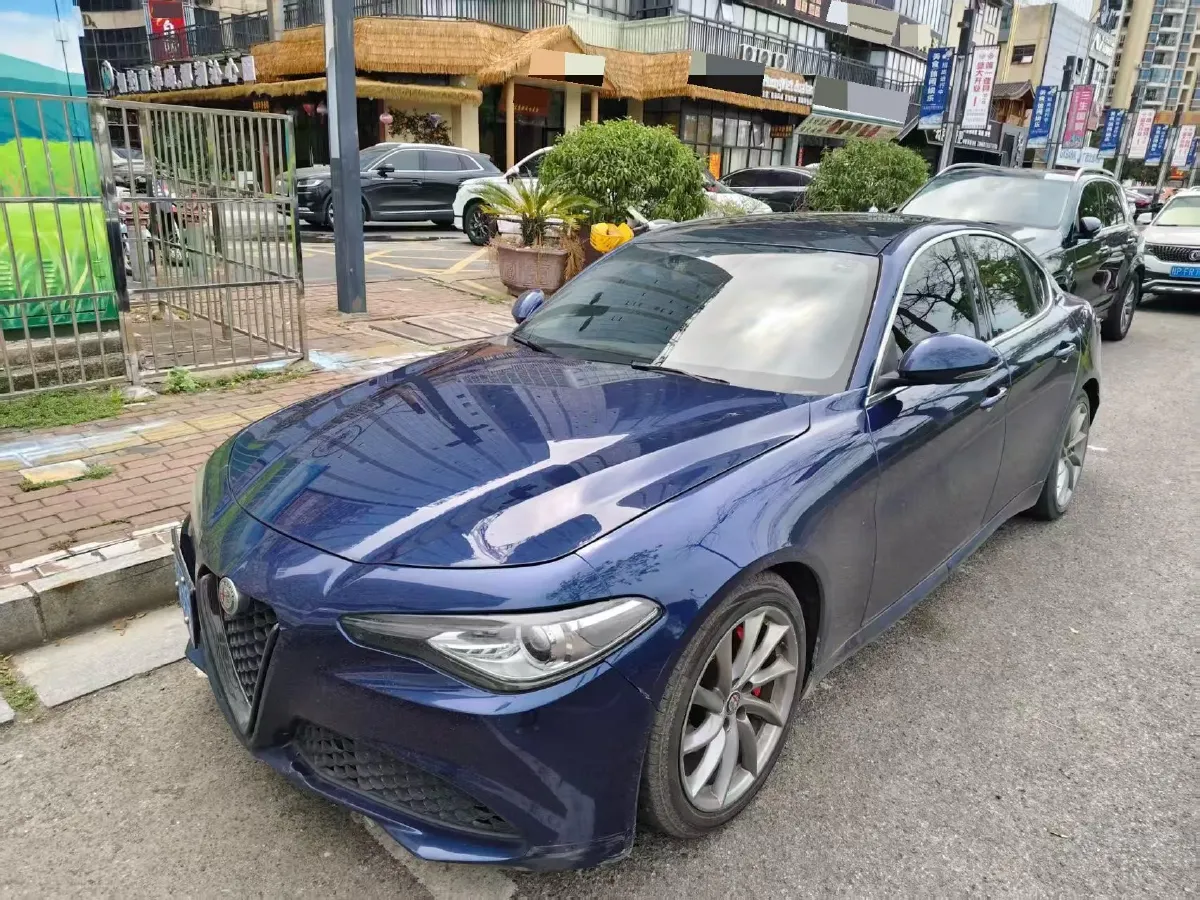 2018 Alfa Romeo Giulia 2.0T 200HP L4 8AT,autocango,china used car exporter,china ev exporter,chinese used car exporter,chinese used ev exporter