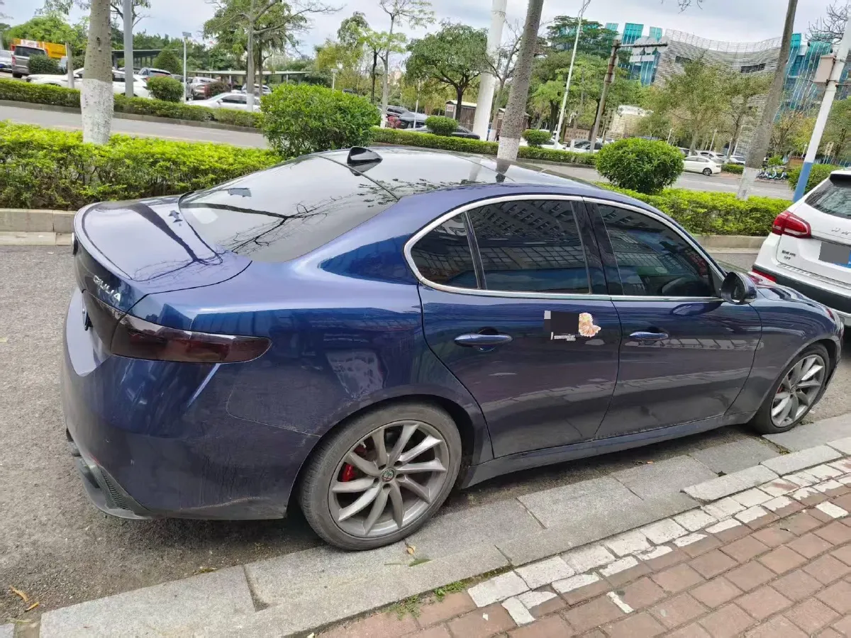 2018 Alfa Romeo Giulia 2.0T 200HP L4 8AT,autocango,china used car exporter,china ev exporter,chinese used car exporter,chinese used ev exporter