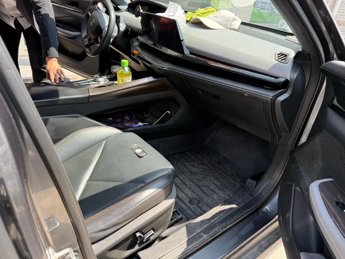 2022 ChangAn UNI-V 1.5T 188HP L4 7DCT,autocango,china used car exporter,china ev exporter,chinese used car exporter,chinese used ev exporter