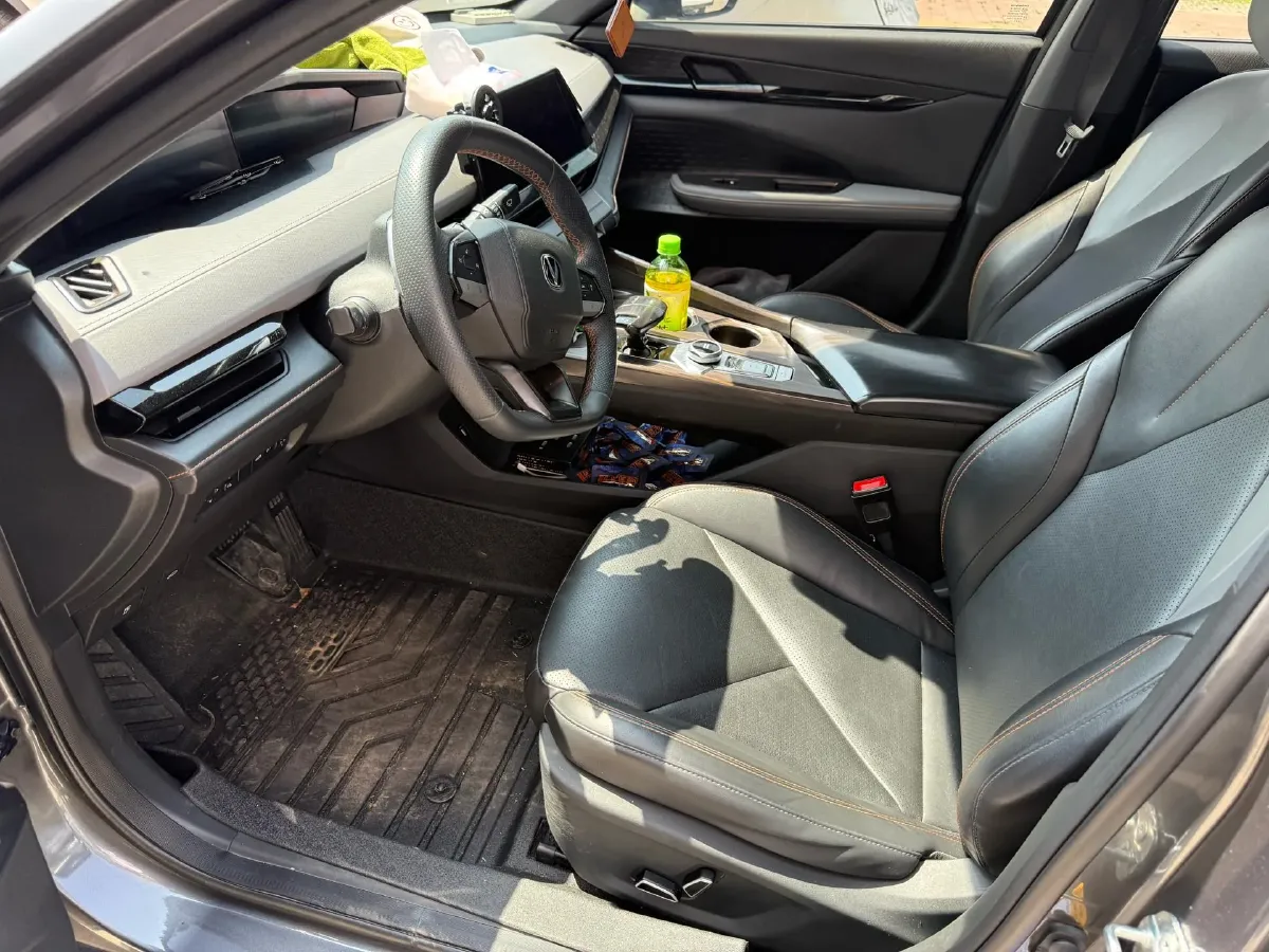 2022 ChangAn UNI-V 1.5T 188HP L4 7DCT,autocango,china used car exporter,china ev exporter,chinese used car exporter,chinese used ev exporter