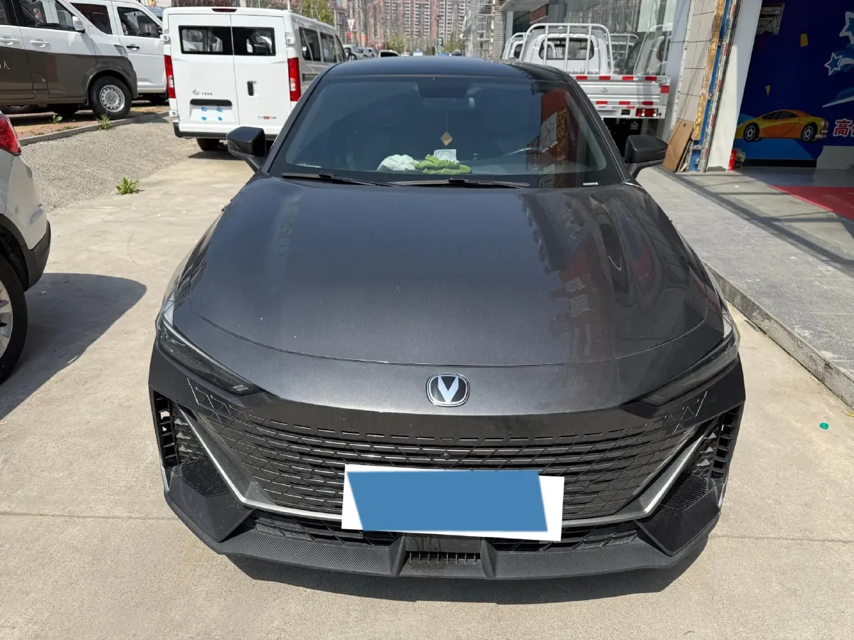 2022 ChangAn UNI-V 1.5T 188HP L4 7DCT,autocango,china used car exporter,china ev exporter,chinese used car exporter,chinese used ev exporter