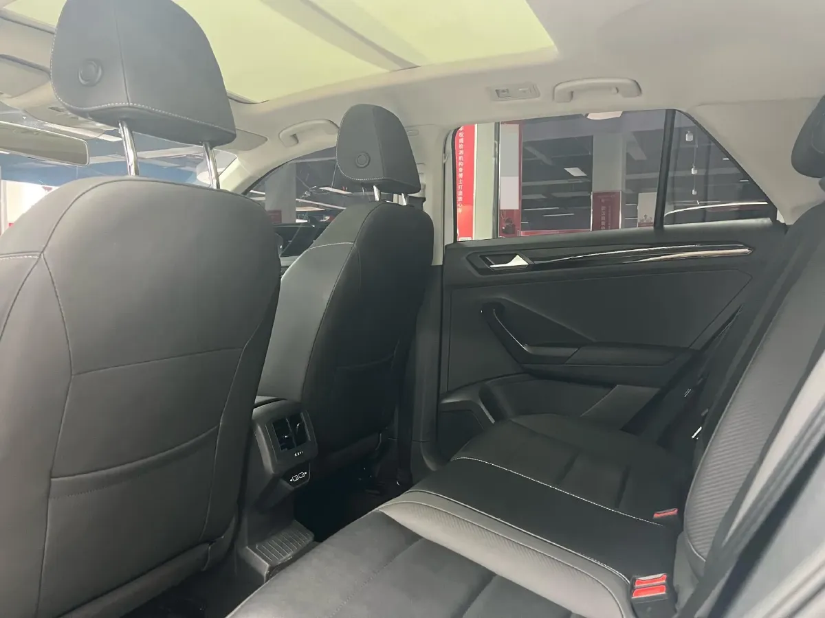 2022 Volkswagen T-Roc 1.4T 150HP L4 7DCT,autocango,china used car exporter,china ev exporter,chinese used car exporter,chinese used ev exporter