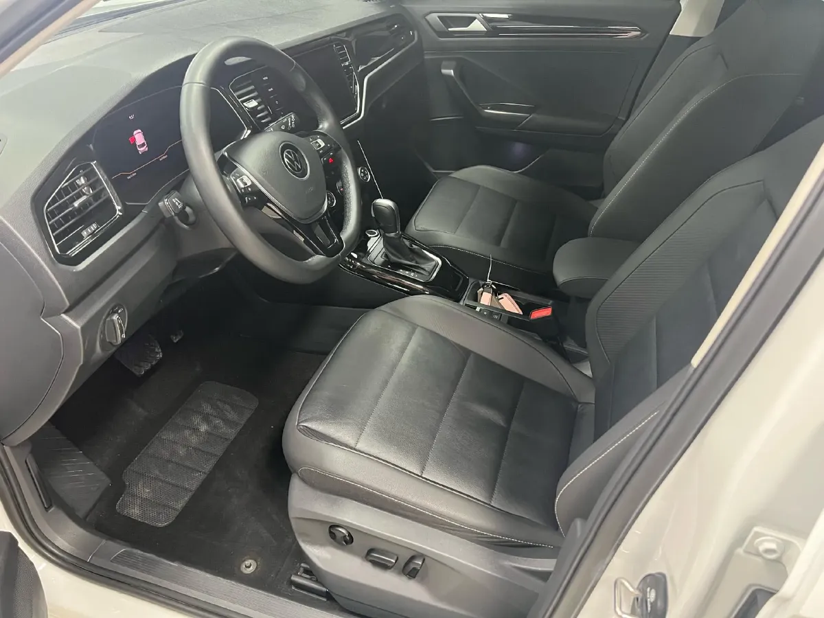 2022 Volkswagen T-Roc 1.4T 150HP L4 7DCT,autocango,china used car exporter,china ev exporter,chinese used car exporter,chinese used ev exporter