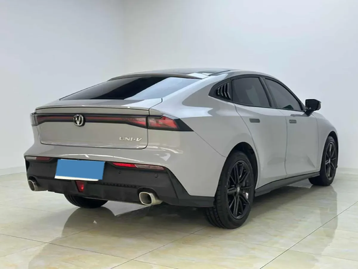 2023 ChangAn UNI-V 1.5T 188HP L4 7DCT,autocango,china used car exporter,china ev exporter,chinese used car exporter,chinese used ev exporter