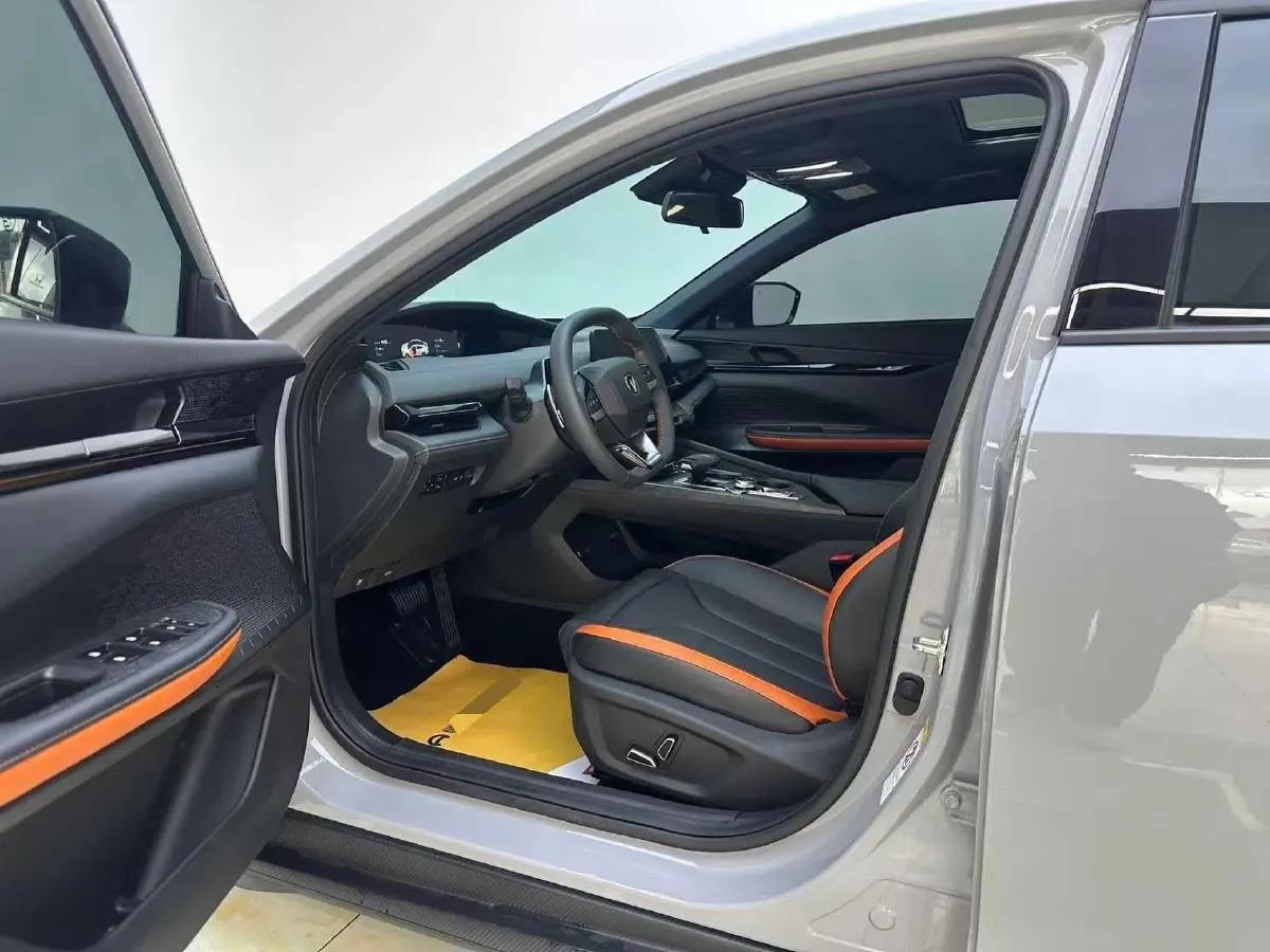 2023 ChangAn UNI-V 1.5T 188HP L4 7DCT,autocango,china used car exporter,china ev exporter,chinese used car exporter,chinese used ev exporter