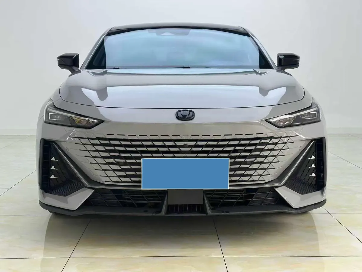 2023 ChangAn UNI-V 1.5T 188HP L4 7DCT,autocango,china used car exporter,china ev exporter,chinese used car exporter,chinese used ev exporter