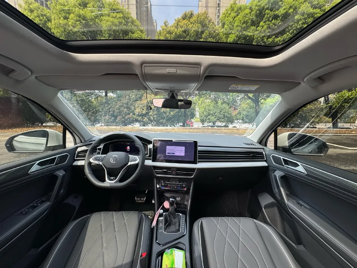 2024 Volkswagen Tiguan L 2.0T 186HP L4 7DCT,autocango,china used car exporter,china ev exporter,chinese used car exporter,chinese used ev exporter