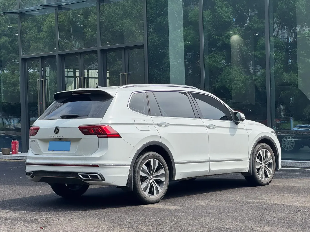 2024 Volkswagen Tiguan L 2.0T 186HP L4 7DCT,autocango,china used car exporter,china ev exporter,chinese used car exporter,chinese used ev exporter