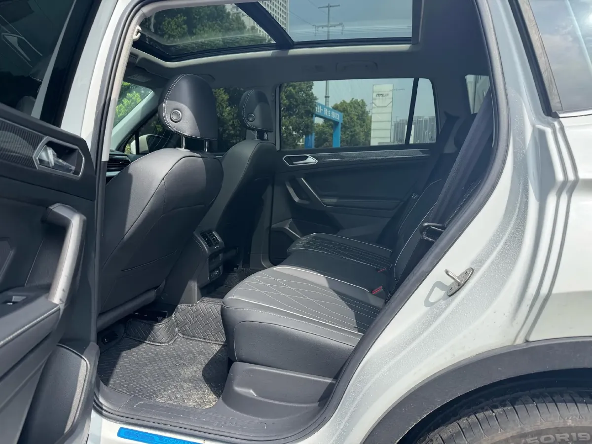 2024 Volkswagen Tiguan L 2.0T 186HP L4 7DCT,autocango,china used car exporter,china ev exporter,chinese used car exporter,chinese used ev exporter