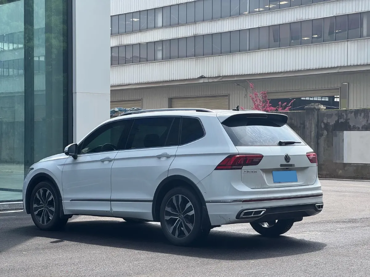 2024 Volkswagen Tiguan L 2.0T 186HP L4 7DCT,autocango,china used car exporter,china ev exporter,chinese used car exporter,chinese used ev exporter