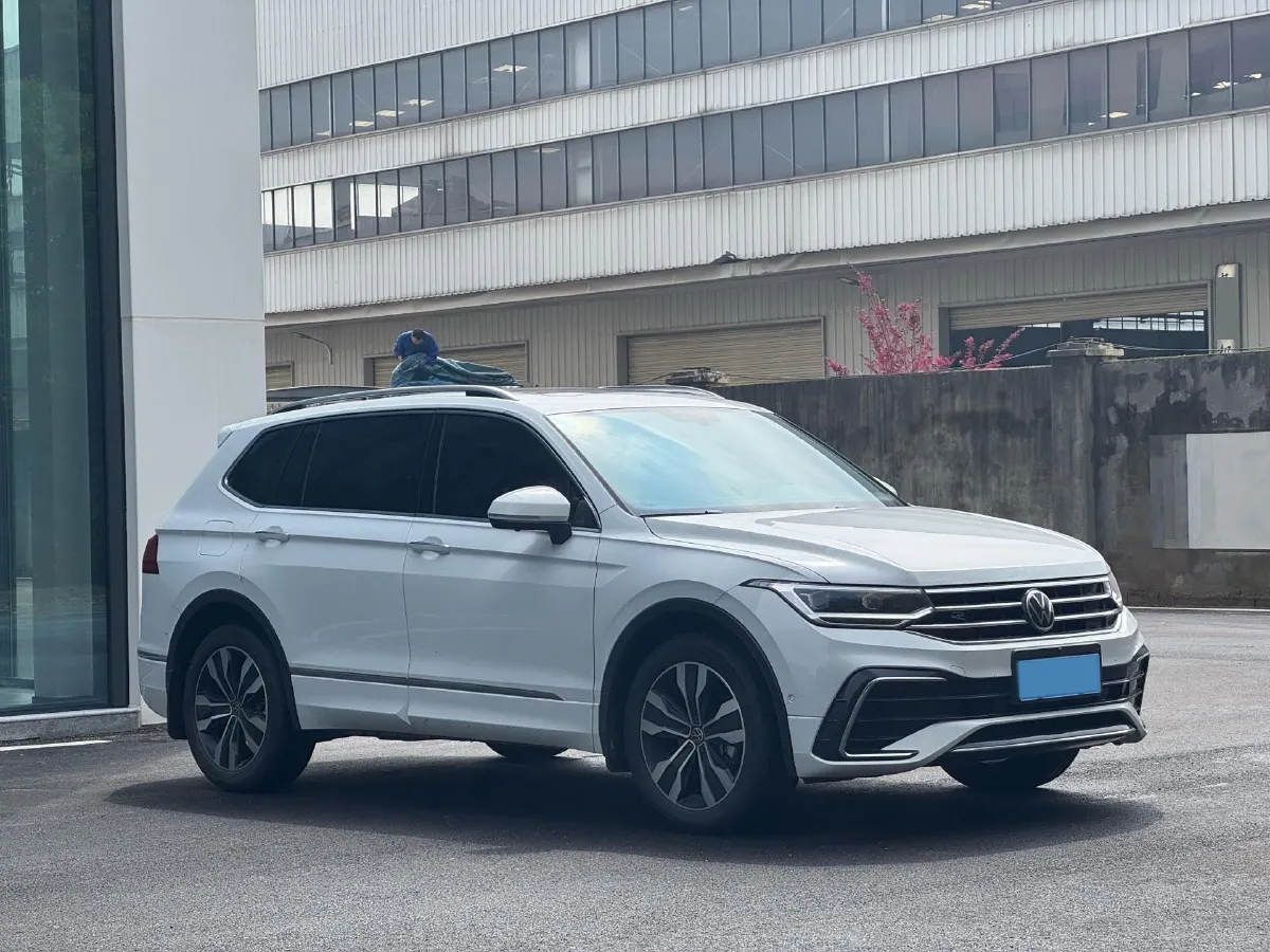 2024 Volkswagen Tiguan L 2.0T 186HP L4 7DCT,autocango,china used car exporter,china ev exporter,chinese used car exporter,chinese used ev exporter