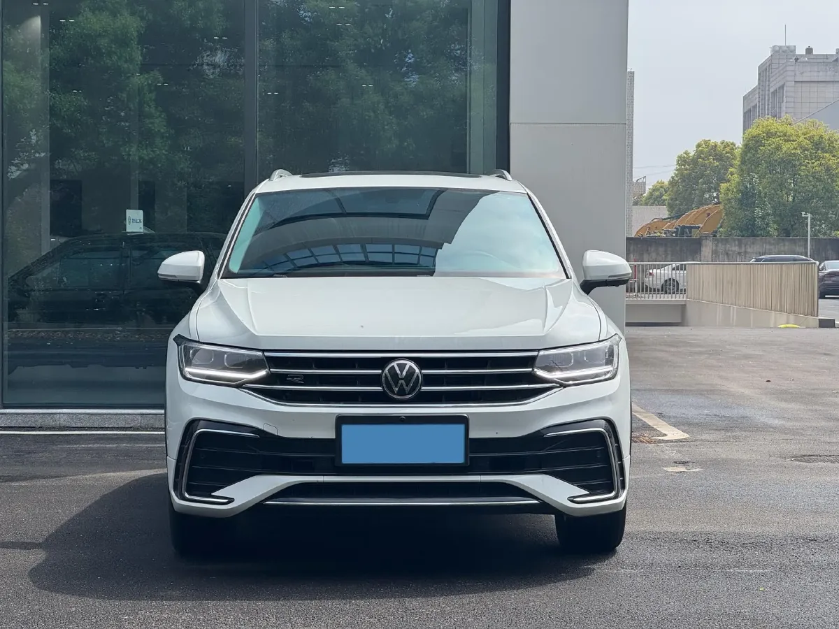 2024 Volkswagen Tiguan L 2.0T 186HP L4 7DCT,autocango,china used car exporter,china ev exporter,chinese used car exporter,chinese used ev exporter