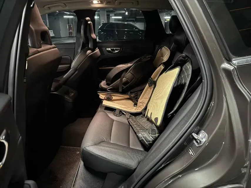 2018 Volvo XC60 2.0T 254HP L4 8AT,autocango,china used car exporter,china ev exporter,chinese used car exporter,chinese used ev exporter