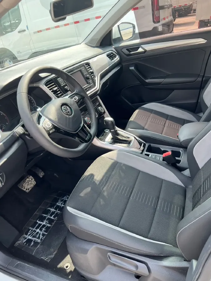 2020 Volkswagen T-Roc 1.4T 131HP L4 7DCT,autocango,china used car exporter,china ev exporter,chinese used car exporter,chinese used ev exporter