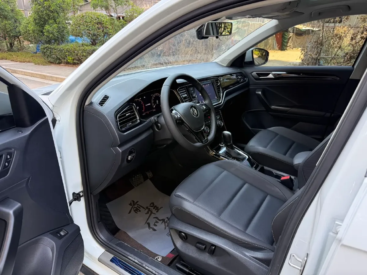 2020 Volkswagen T-Roc 1.4T 150HP L4 7DCT,autocango,china used car exporter,china ev exporter,chinese used car exporter,chinese used ev exporter