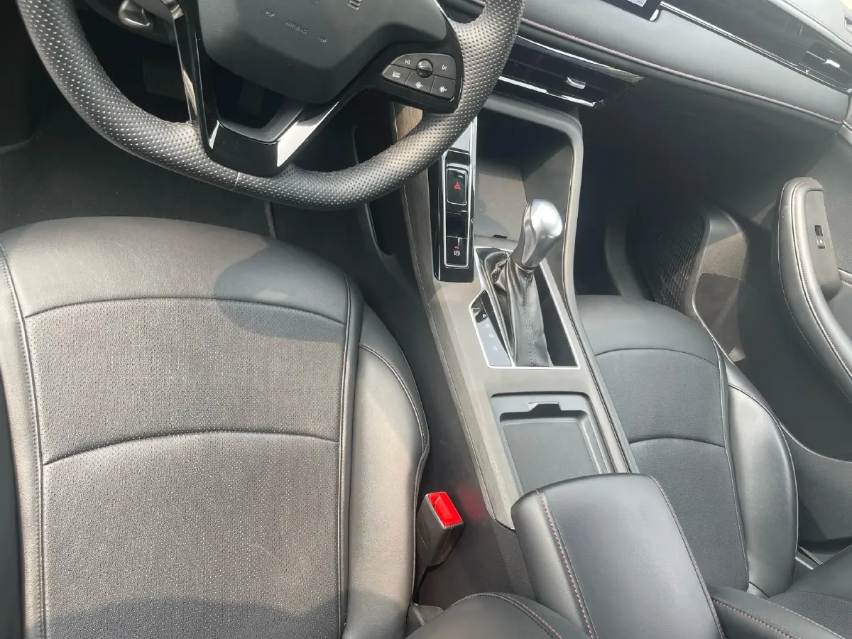 2023 Roewe i5 1.5L 129HP L4 CVT,autocango,china used car exporter,china ev exporter,chinese used car exporter,chinese used ev exporter