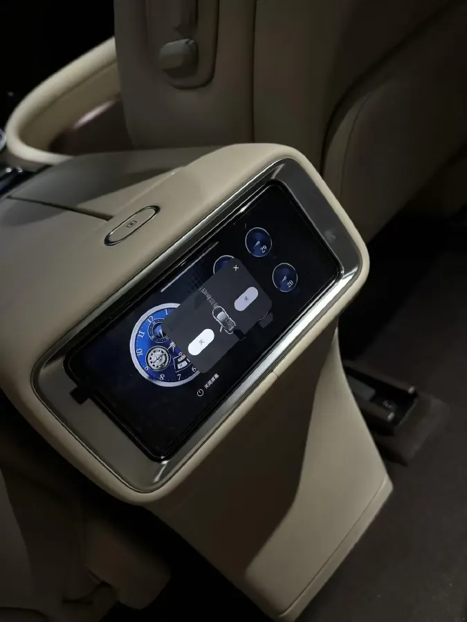 2025 AITO AITO M9 REEV 160HP REEV 52KWH,autocango,china used car exporter,china ev exporter,chinese used car exporter,chinese used ev exporter