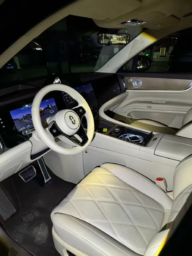 2025 AITO AITO M9 REEV 160HP REEV 52KWH,autocango,china used car exporter,china ev exporter,chinese used car exporter,chinese used ev exporter