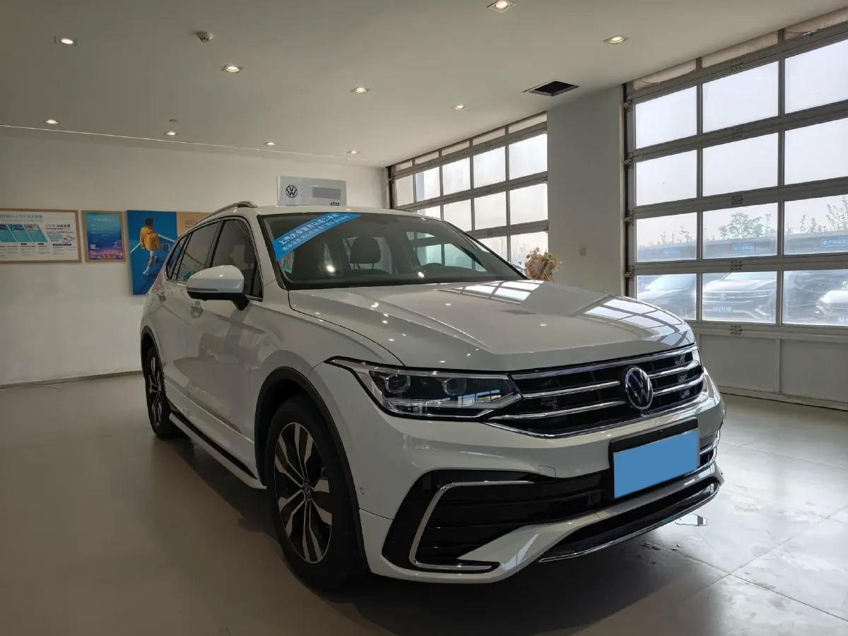 2024 Volkswagen Tiguan L 2.0T 186HP L4 7DCT,autocango,china used car exporter,china ev exporter,chinese used car exporter,chinese used ev exporter