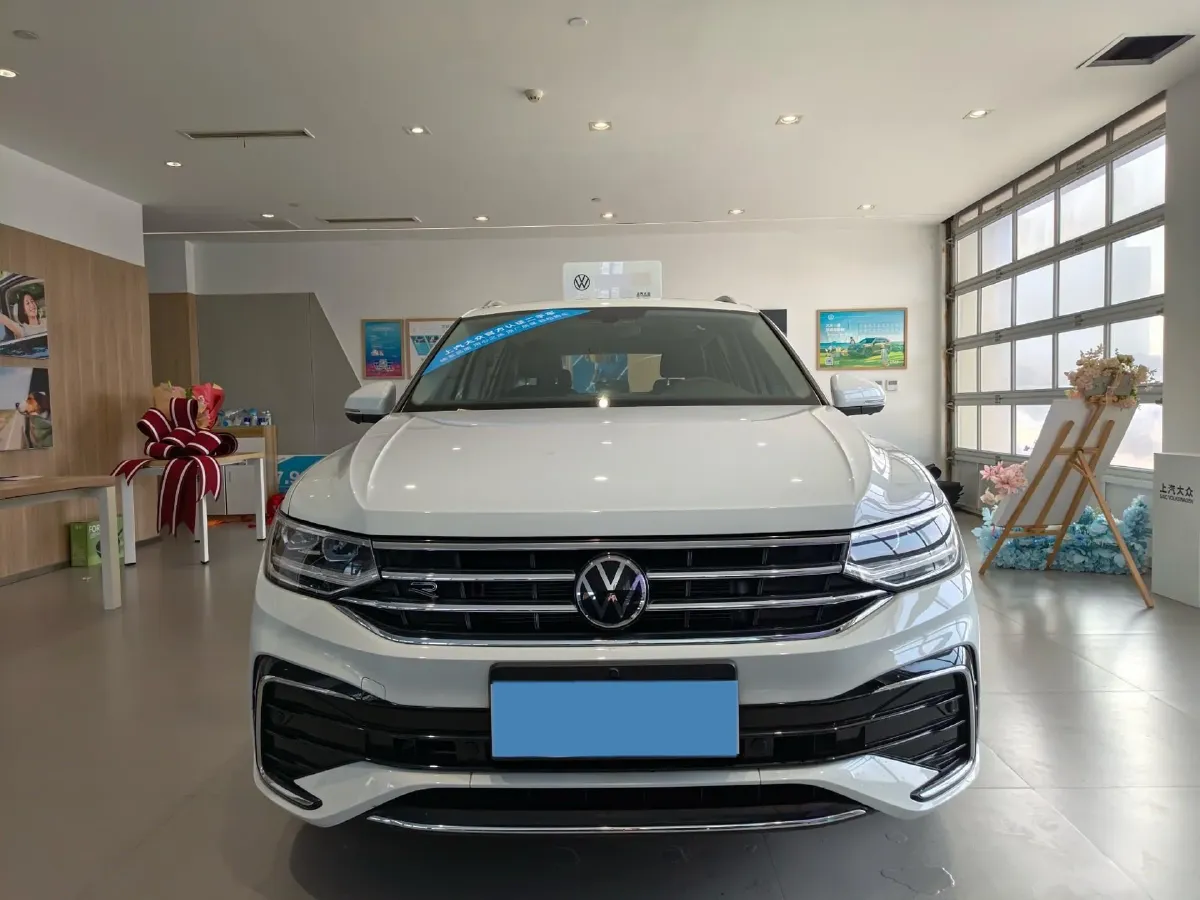 2024 Volkswagen Tiguan L 2.0T 186HP L4 7DCT,autocango,china used car exporter,china ev exporter,chinese used car exporter,chinese used ev exporter