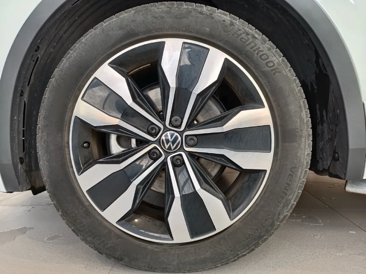 2024 Volkswagen Tiguan L 2.0T 186HP L4 7DCT,autocango,china used car exporter,china ev exporter,chinese used car exporter,chinese used ev exporter