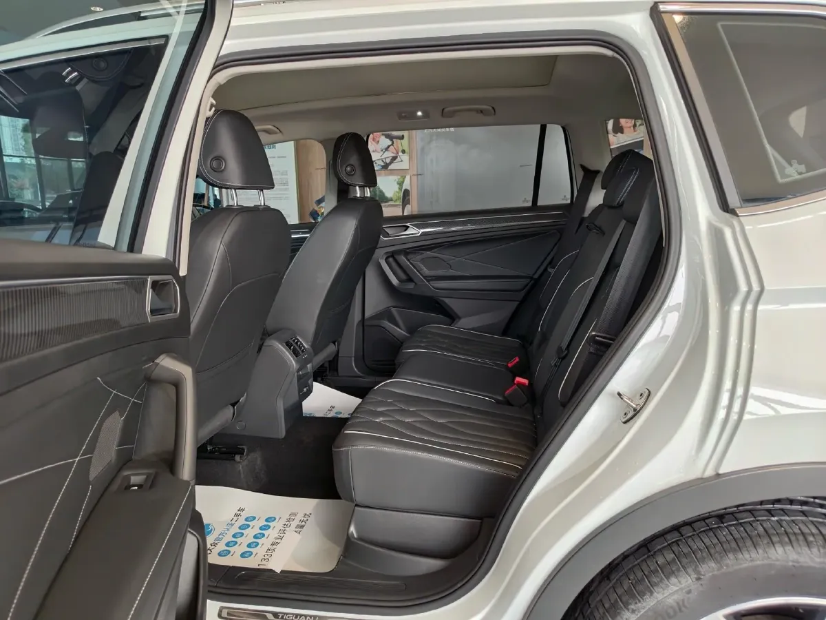 2024 Volkswagen Tiguan L 2.0T 186HP L4 7DCT,autocango,china used car exporter,china ev exporter,chinese used car exporter,chinese used ev exporter