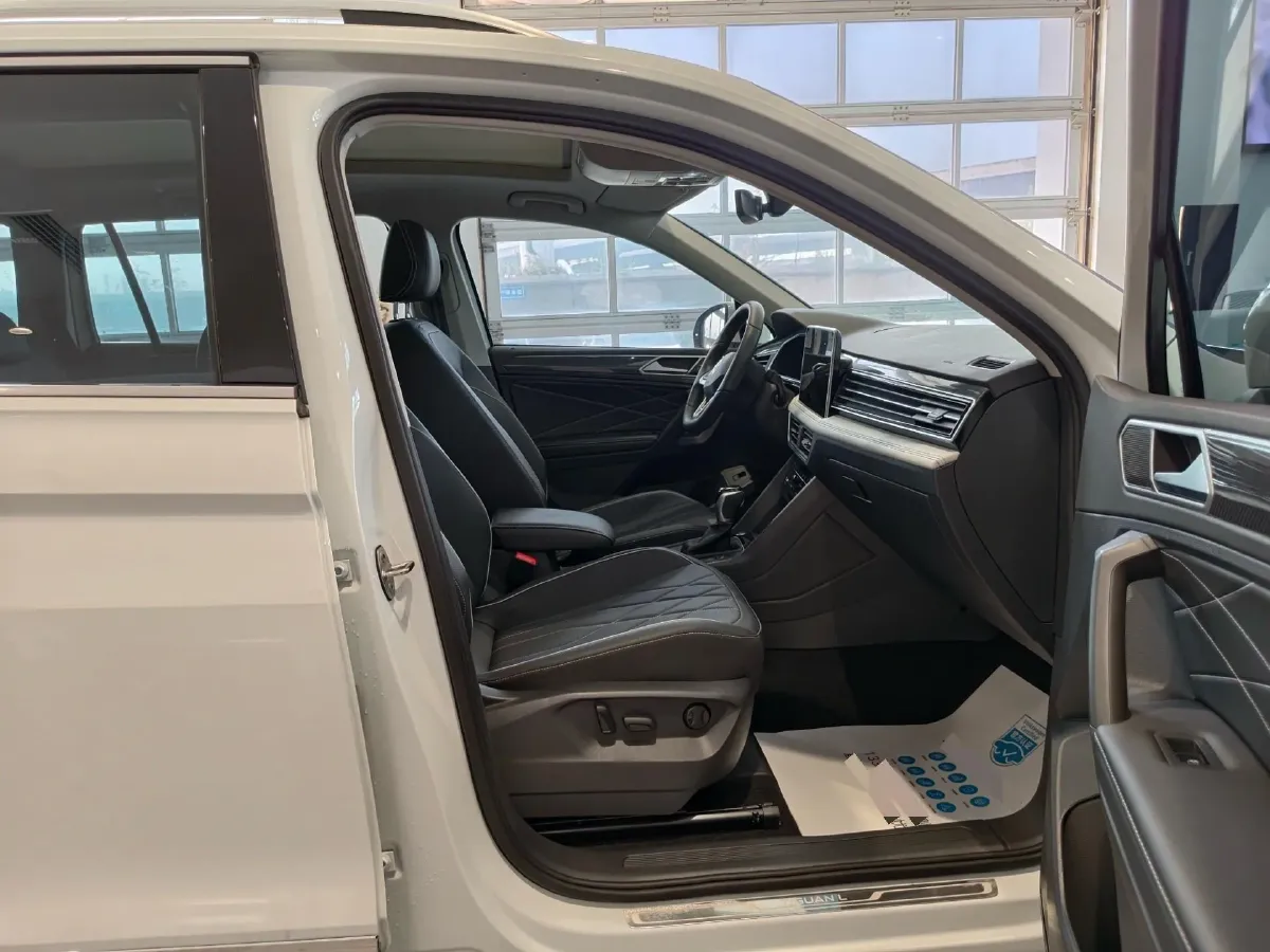 2024 Volkswagen Tiguan L 2.0T 186HP L4 7DCT,autocango,china used car exporter,china ev exporter,chinese used car exporter,chinese used ev exporter