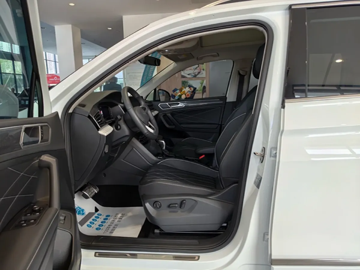 2024 Volkswagen Tiguan L 2.0T 186HP L4 7DCT,autocango,china used car exporter,china ev exporter,chinese used car exporter,chinese used ev exporter